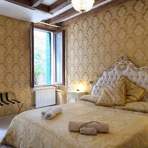 https://la-residenza-di-carlo.hotelslidodijesolo.com